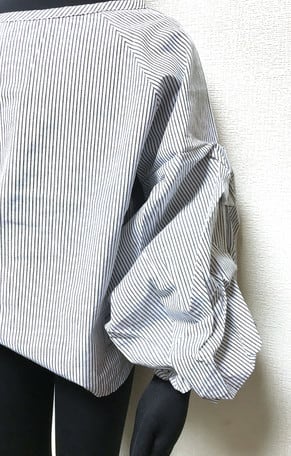 volume sleeve stripe blouse