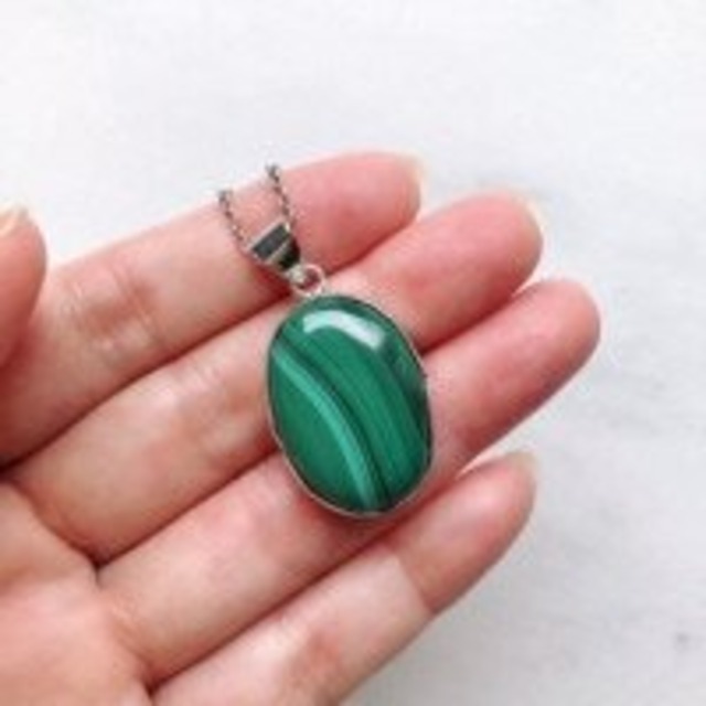 【Thai　silver】【超美石】マラカイトのシルバーペンダント（チェーンつき）　NO.4029