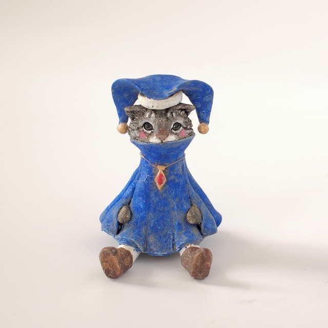 道化帽子の猫 - 塑像