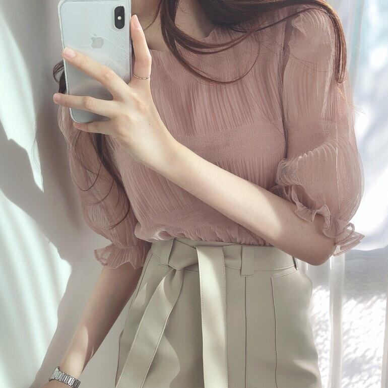 トップス レディース ブラウス 袖あり 半袖 シャーリング プルオーバー ラウンドネック パフスリーブ シャツ かわいい 可愛い きれいめ シンプル 大人可愛い かわいい カジュアル 上品 おしゃれ お洒落 定番 シフォン モード系 おとな こなれ感 抜け感 ラフ リラックス モダン 大人カジュアル オフィスカジュアル ビジネス オフィス OL 通勤 デート お出かけ 女子会 お泊まり 休日 旅行 散歩 ショッピング 20代 30代 40代 春 夏 秋 普段使い ファッション フリーサイズ 送料無料