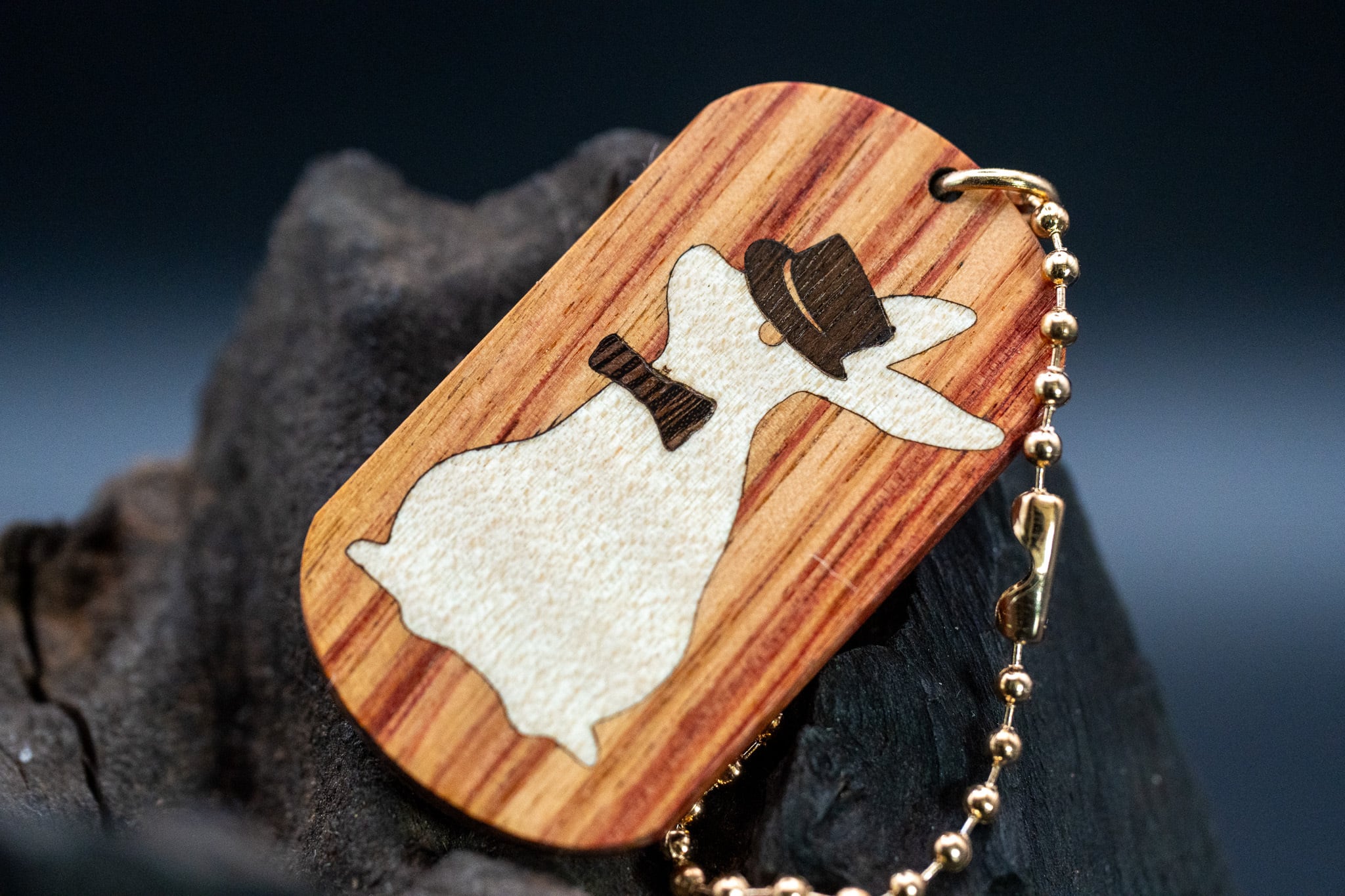 【 木材の女王】チューリップウッド ドッグタグ 象嵌 三月ウサギ