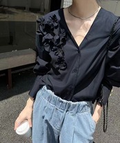 Vネックフラワーシャツ
