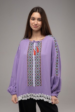 ウクライナ刺繍ヴィシヴァンカ　手刺繍　麻　レディース・フリーサイズ