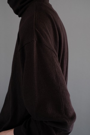 ULTERIOR / SUPER FINE WOOL COTTON TURTLE-NECK TOP "AZUKI BROWN"