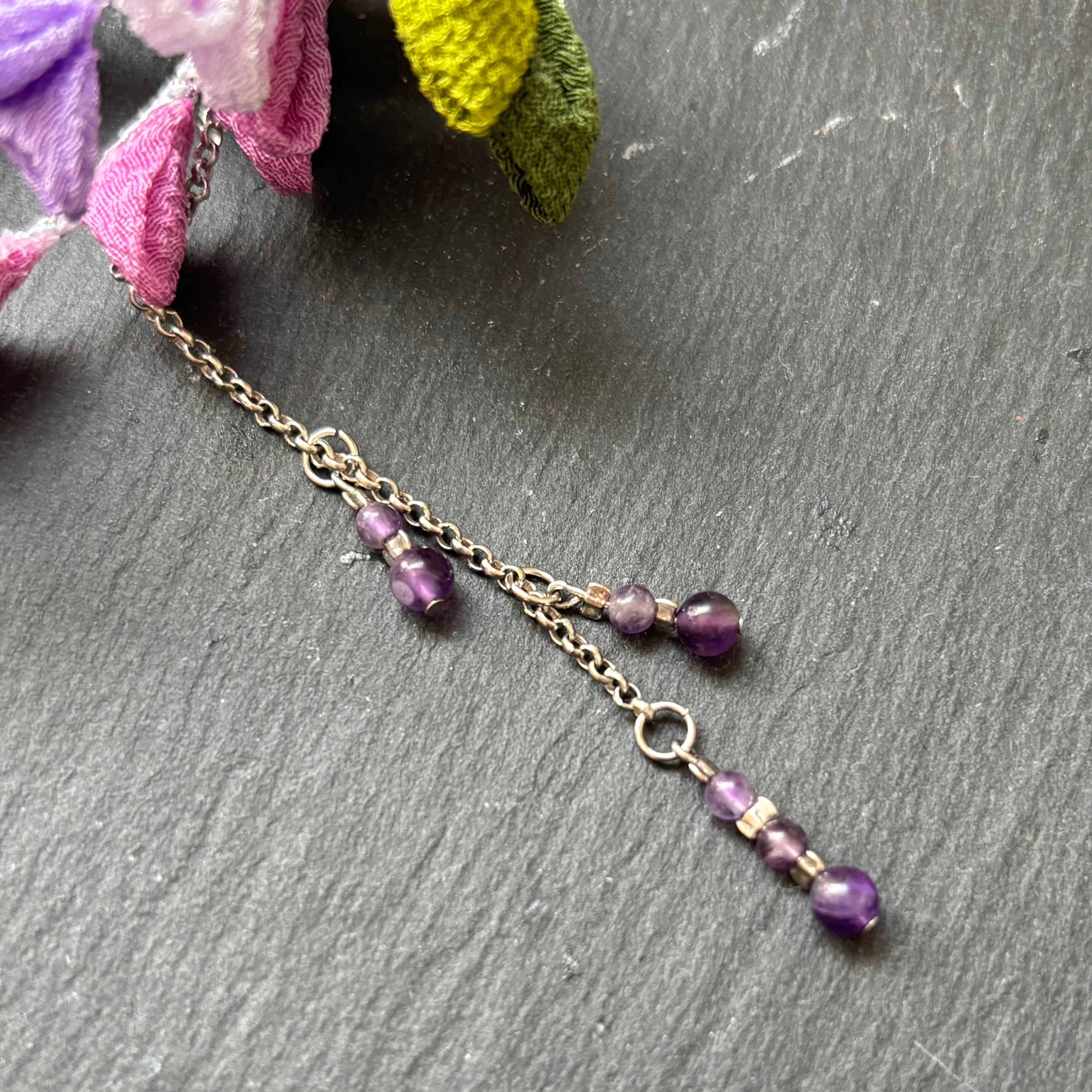 藤の花のキーホルダー バッグチャーム 推し活 漫画 天然石 アメジスト