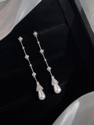 Raindrop-shaped tassel pierced [A268]