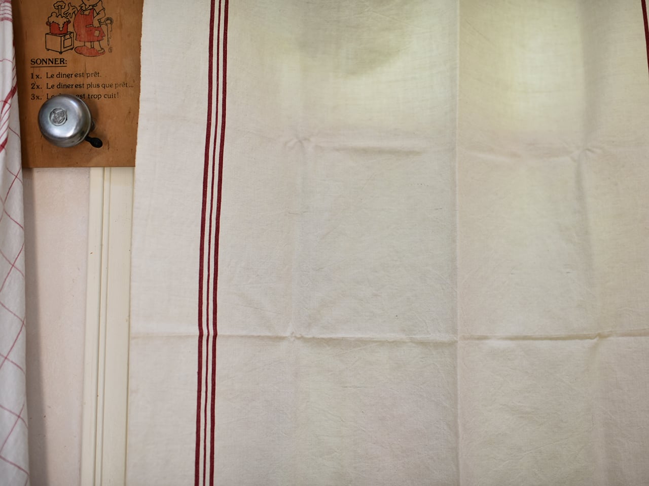 シンプルさが素敵で少し大きめの赤ラインYM刺繍入りリネンクロス *フレンチアンティーク