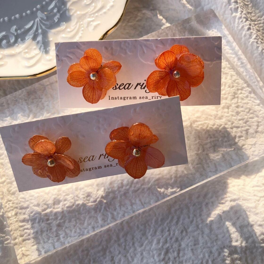 ハンドメイド 青とオレンジの花柄ピアス 3種の花細工フラワーピアス5色 - ショップ ziii.c_design ピアス