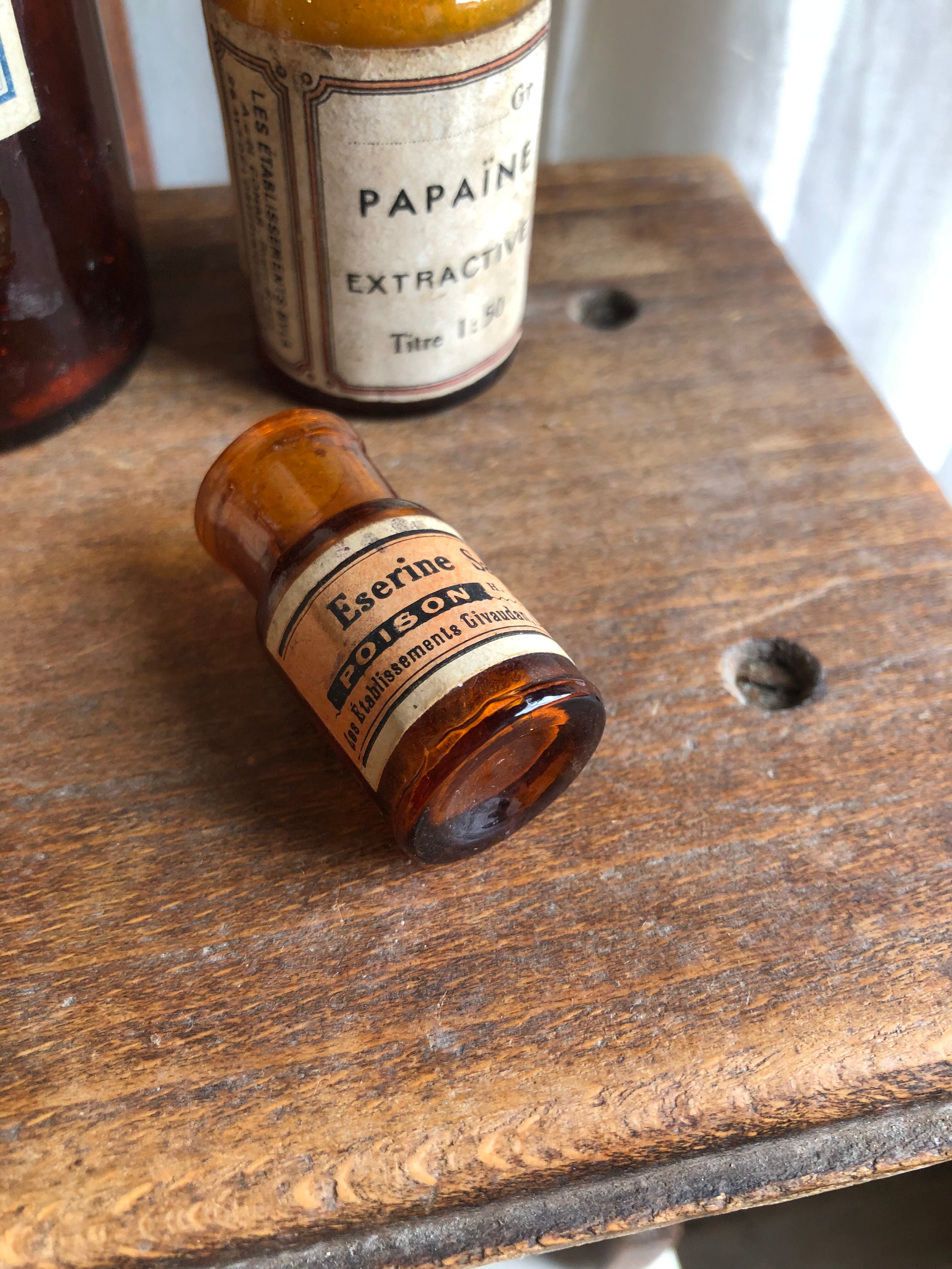 フランスアンティーク 小さな薬瓶 Eserine Salicylate POISON