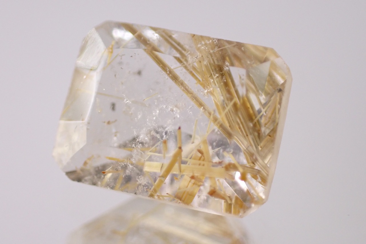 ルチルクォーツ(コンケーブカット)　2.79ct　[C7‐152]
