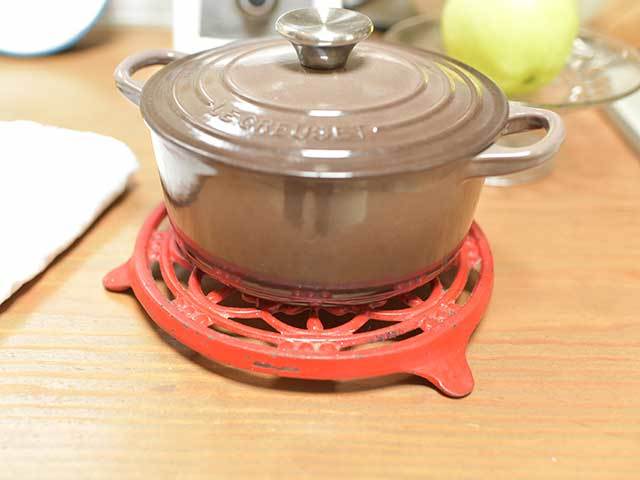 アイアン トリベット / 鍋敷き 赤　フレンチアンティーク