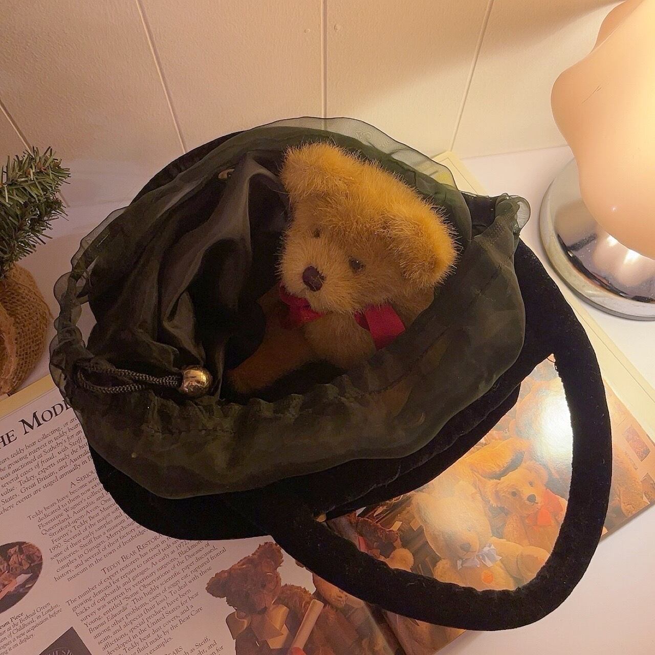 rose brooch quilting velours bag