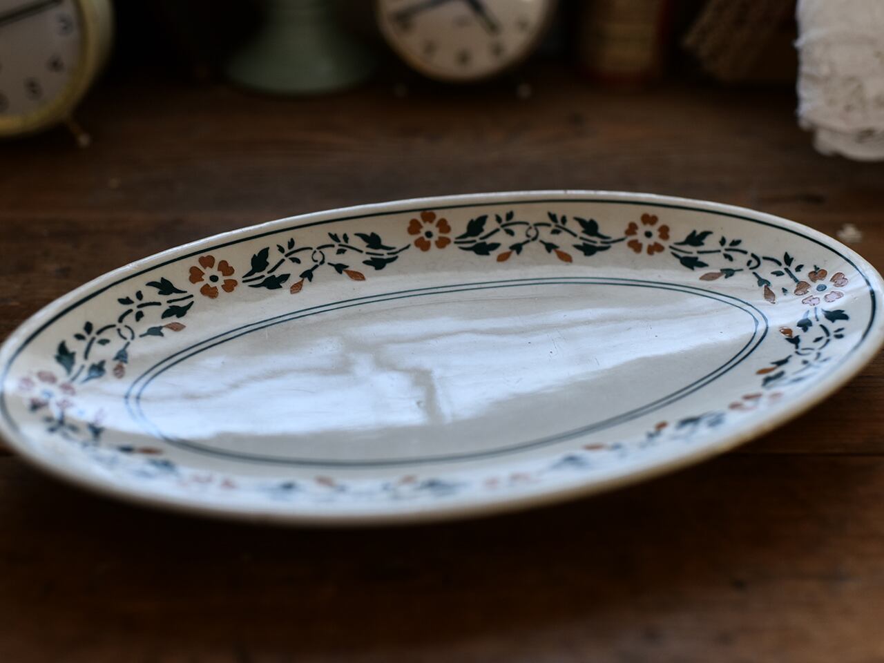 小花模様がかわいいオーバルプレート フレンチアンティーク
