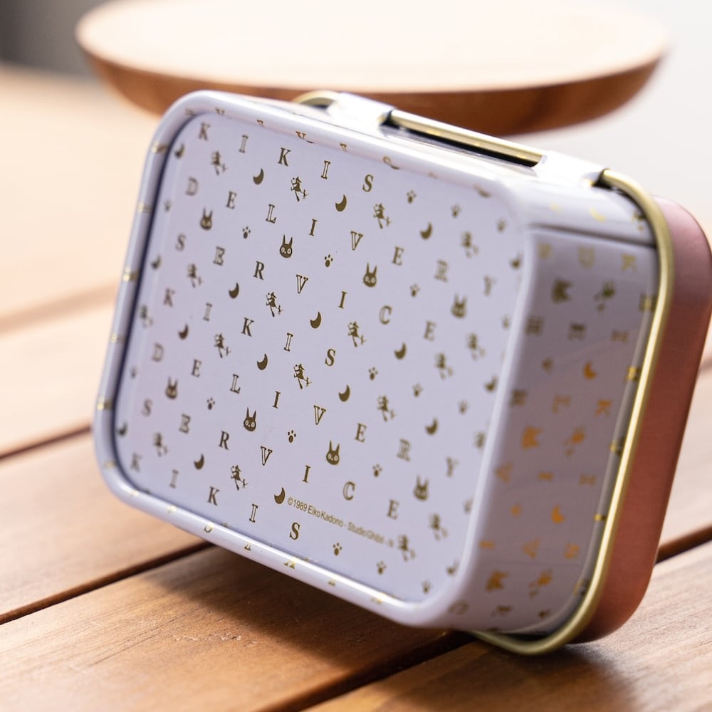 魔女の宅急便 ジブリ缶（ジジ＆リリー/7108） | すすのこ商店｜ジブリ