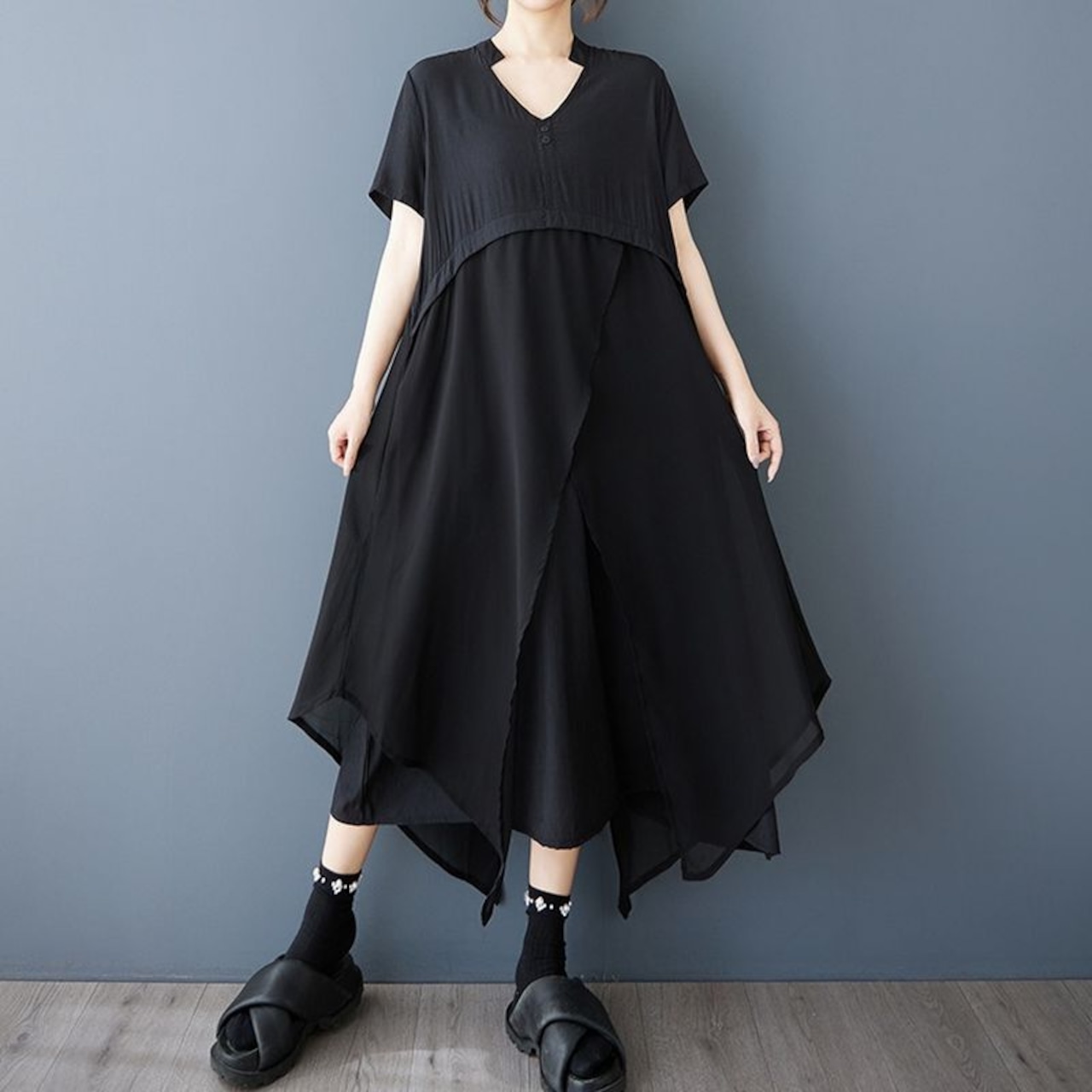 Vネック マキシ丈 ブラックワンピース 30100