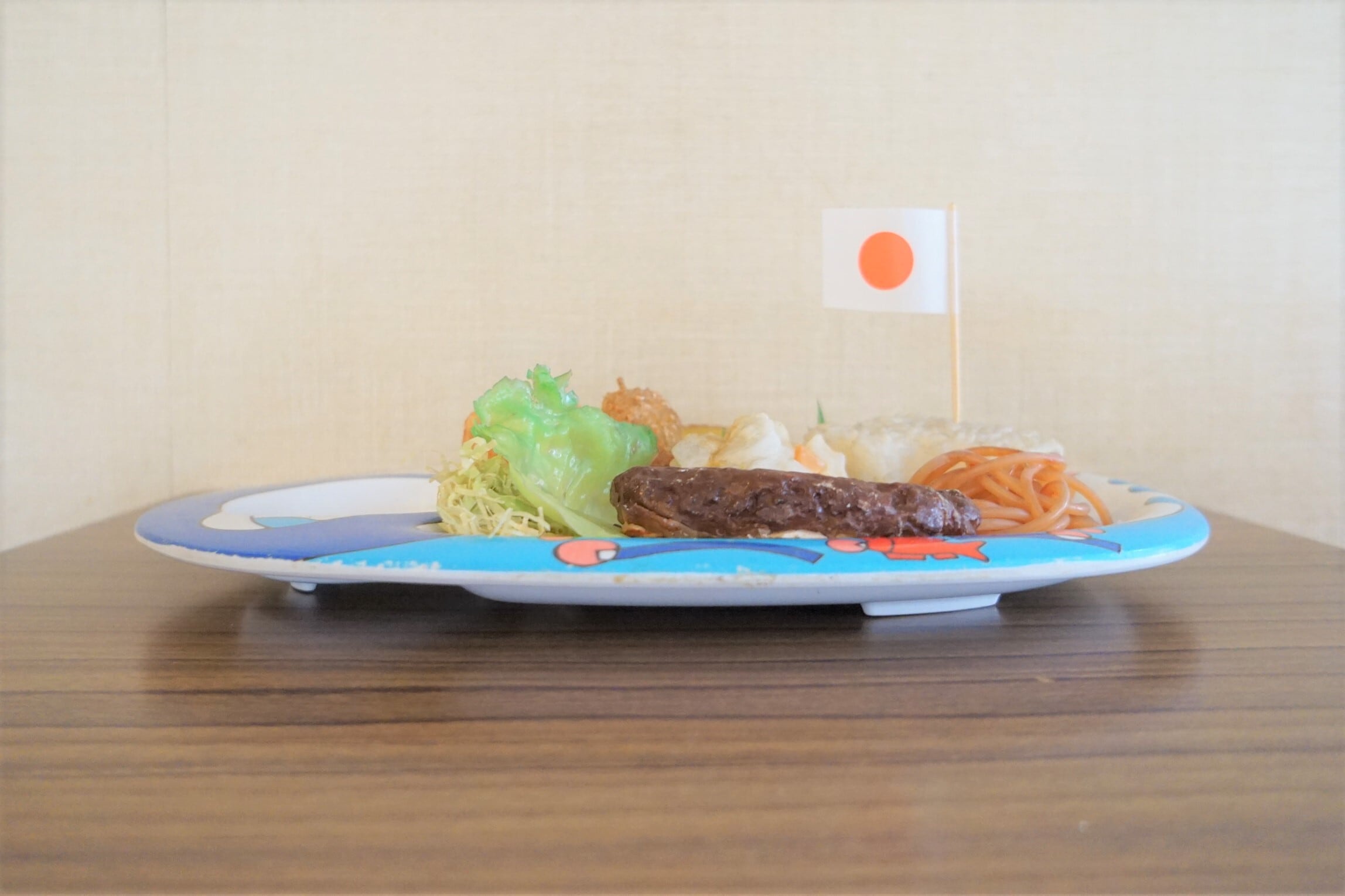 お子さまプレートの食品サンプル(食券プレートつき) | 純喫茶家具の お子さまプレートの食品サンプル(食券プレートつき) | 純喫茶家具の