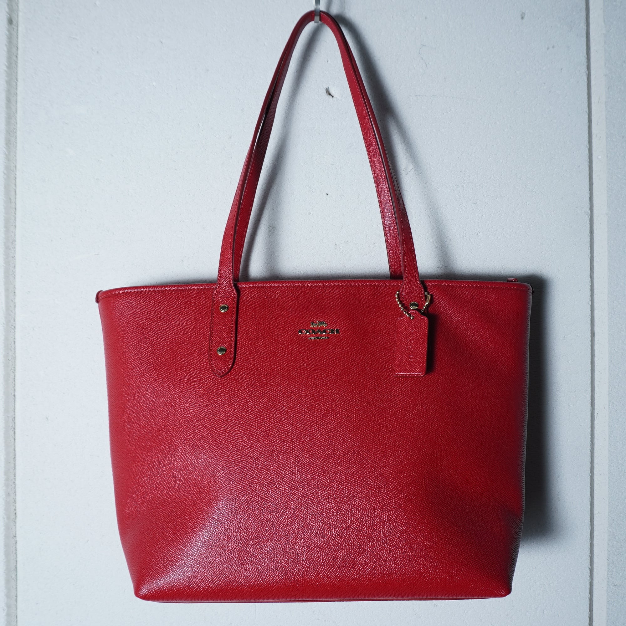 COACH】コーチ ロゴ入りシボ加工レザートートバッグ red | MIXHIVE