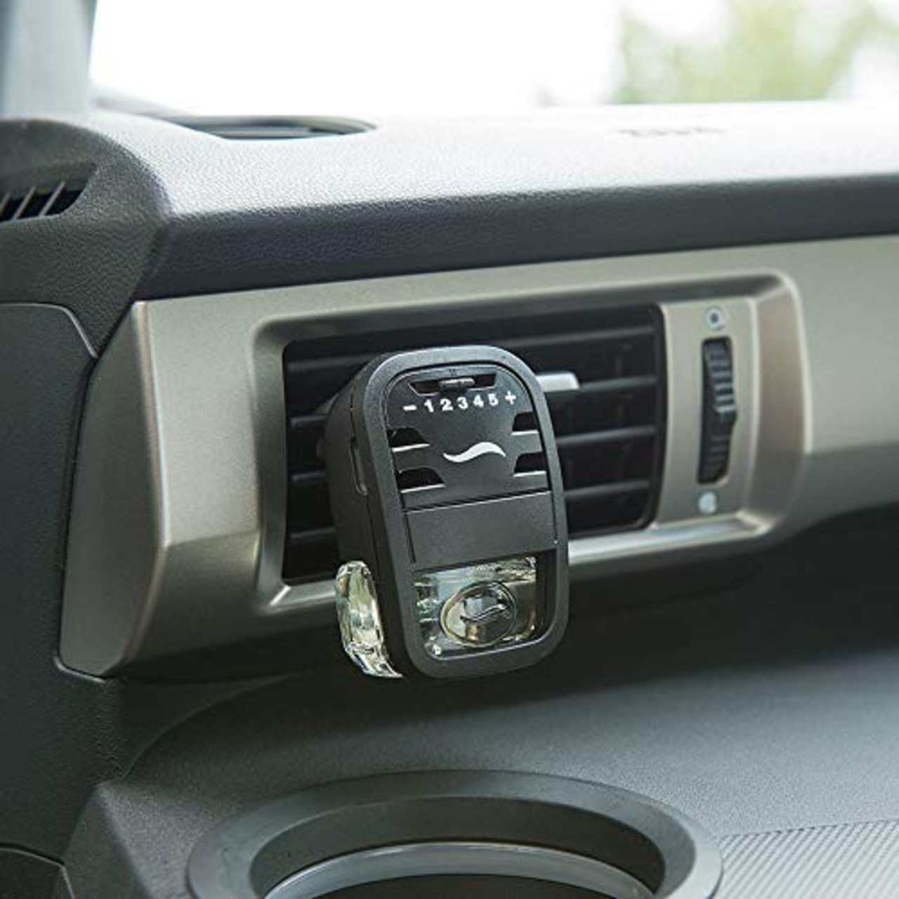 ファブリーズ 車用 クリップ型 消臭芳香剤 プレミアムクリップ ウッディコンチェルト つけかえ用 7mL