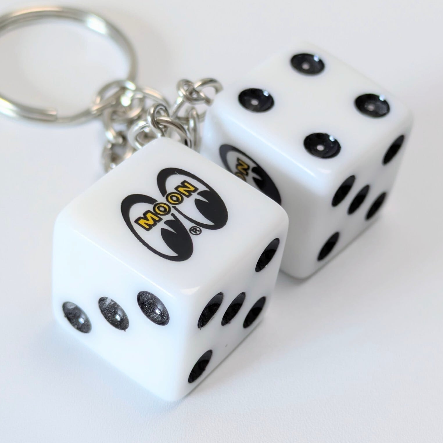 【 MOON / MOONEYES / ムーン アイズ 】 MOON Twin Dice Keyring ムーン ツイン ダイスキーリング / ホットロッド〚アメリカン雑貨 アメトイ〛