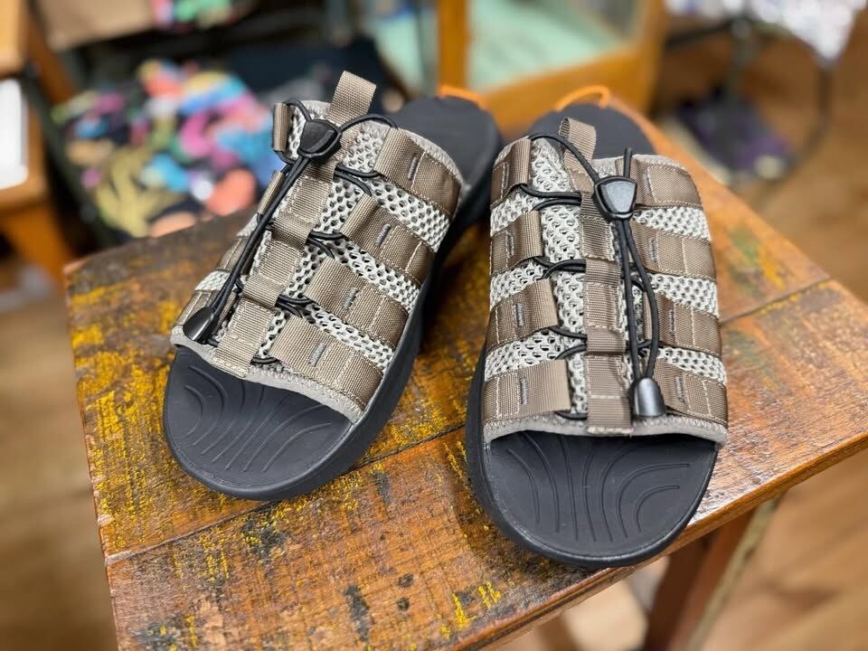  YEEZY SLIDE 28.5cm ブラック サンダル BUMPY】 