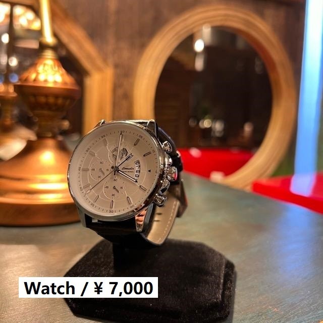 4ダイヤルカレンダーアースウォッチ　アクセサリー　ユニセックス　腕時計　アナログ式　ファッション