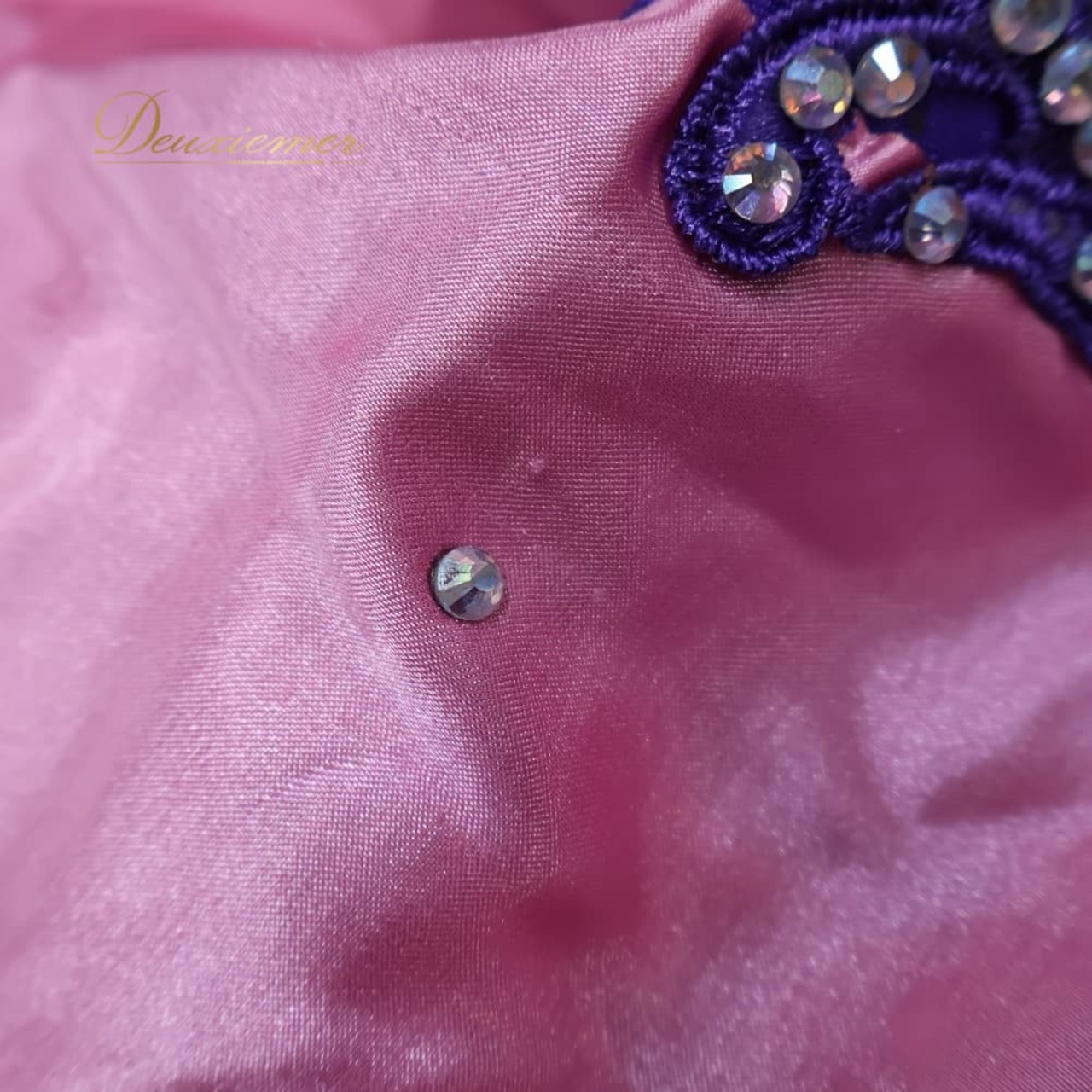 社交ダンス 衣装 ラテン ワンピース ドレス ピンク系 フリル 光沢 華やか アーム アームカバー チョーカー ラインストーン 装飾 キラキラ かわいい ダンス衣装 イベント ステージ パーティー ダンスパーティー おしゃれ