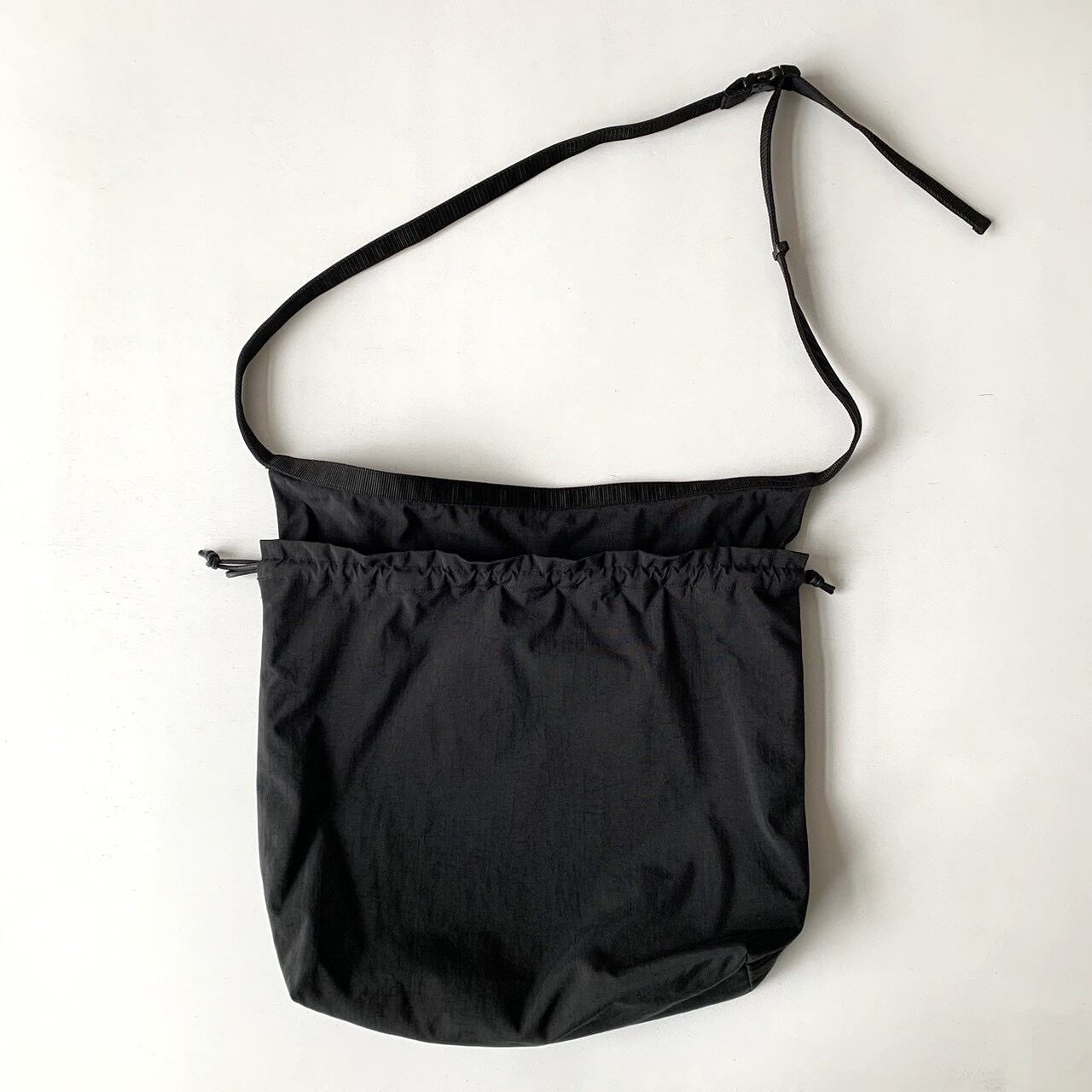 バッグ ERA. TAS BIG RED CROSS APRON BAG ERA./TAS BIG RED CROSS APRON BAG