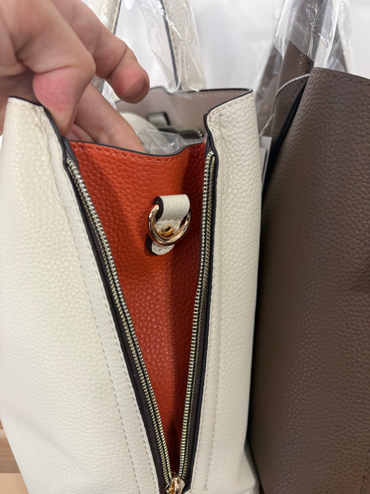【BAG】　チャーム付き　バイカラーバック　38740-24