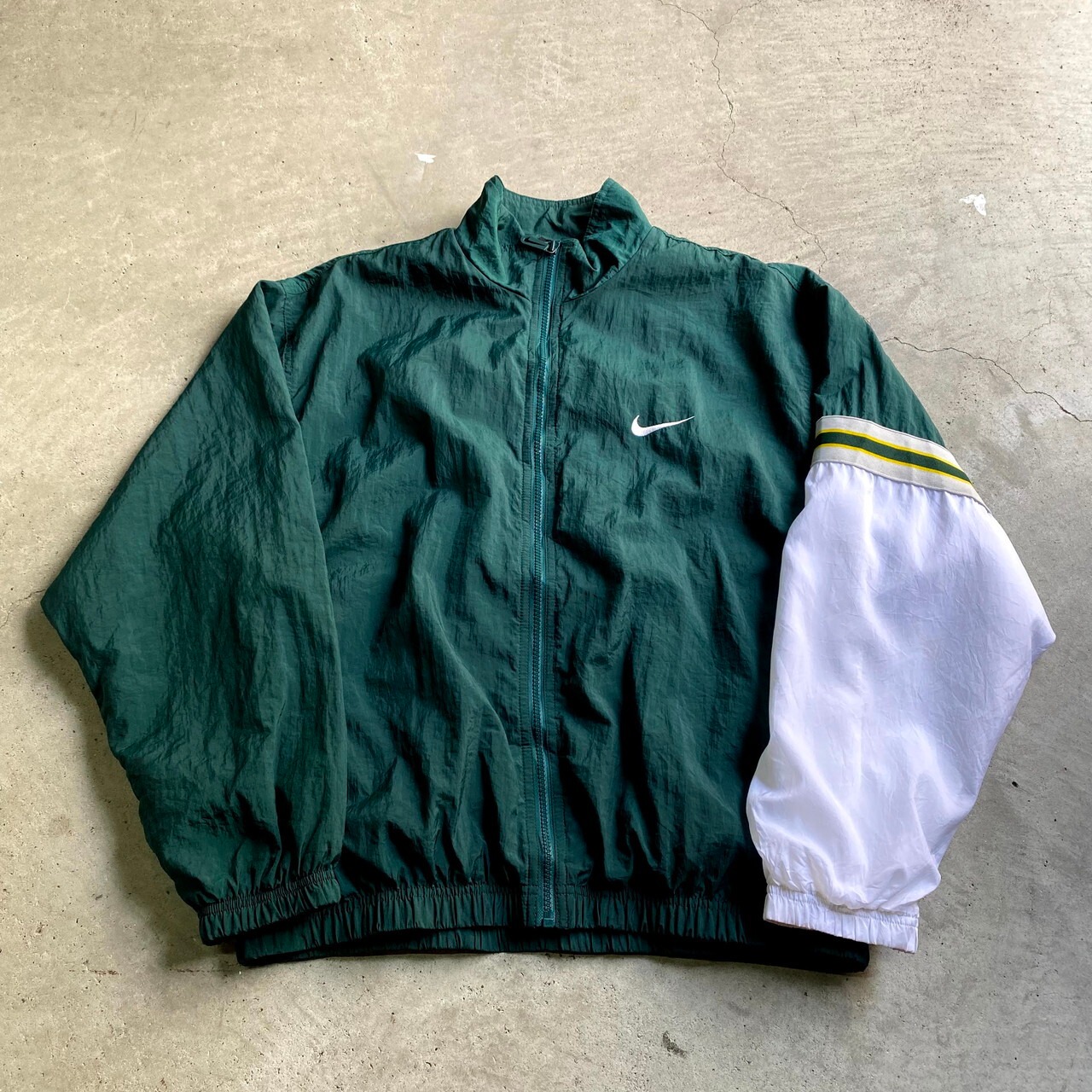 NIKE】 ナイキ 90s ナイロンジャケット 古着 グリーン 下りる 緑 黒 白