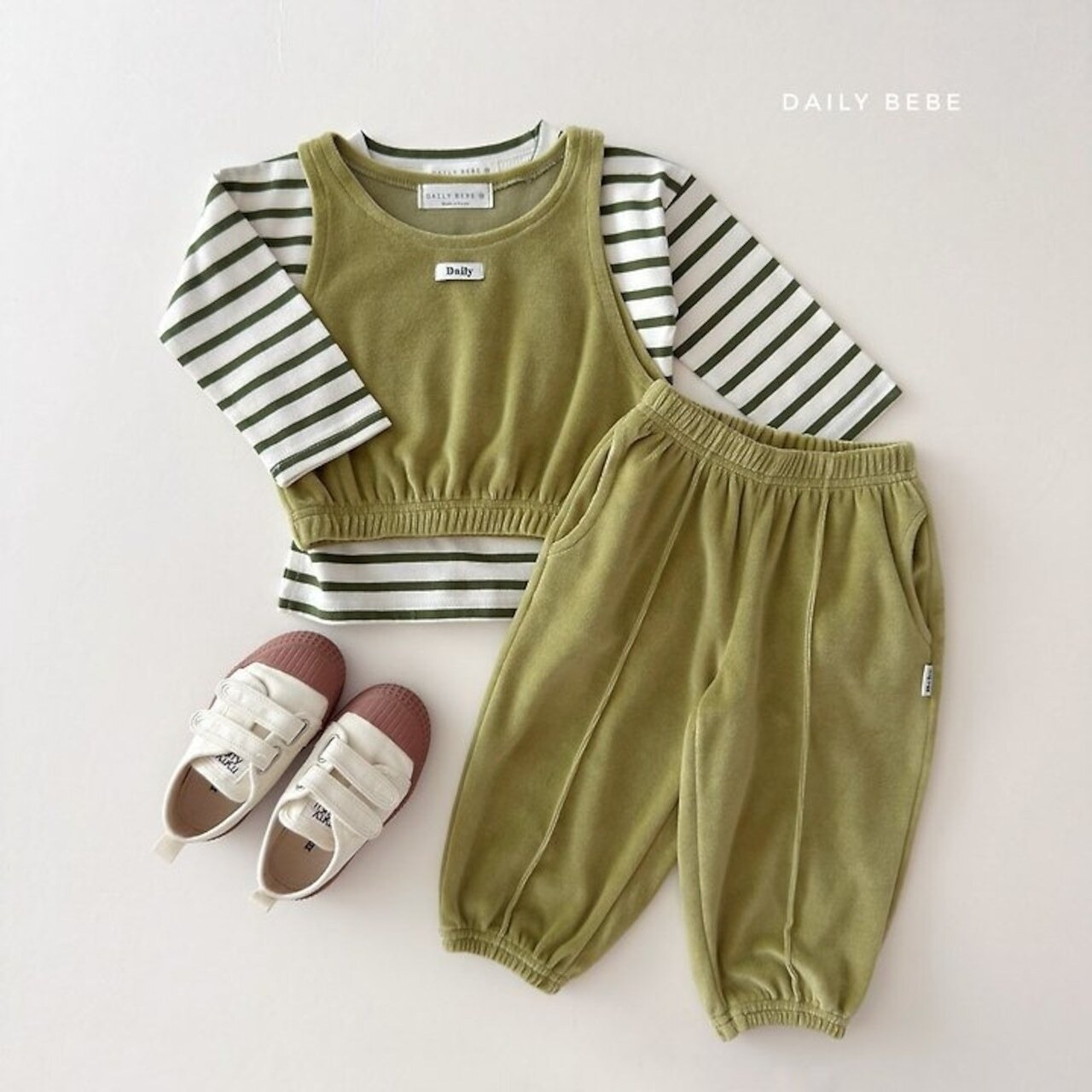 韓国子供服 / 26Autumn / 〖取寄〗DAILYBEBE / ベロアセットアップ / キッズ服 / ジュニア服 / 秋服 *XS~JL*