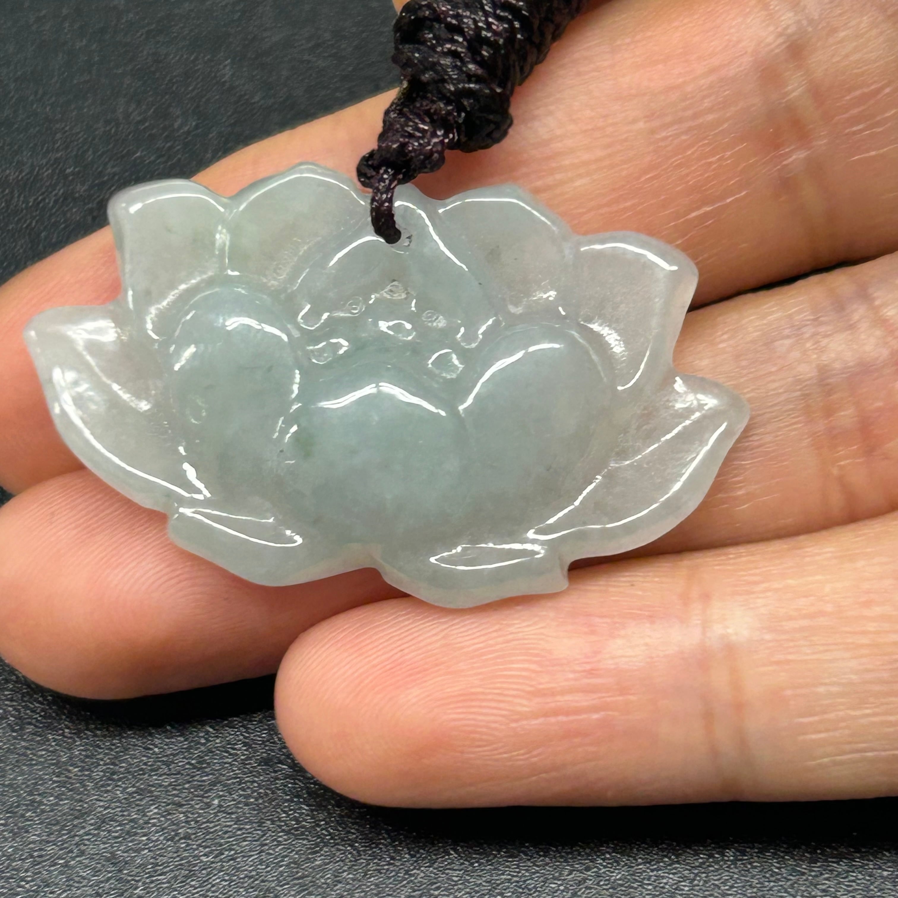 本翡翠ペンダント 蓮の花 ミャンマー産 氷種 みずみずしい 無含浸 無