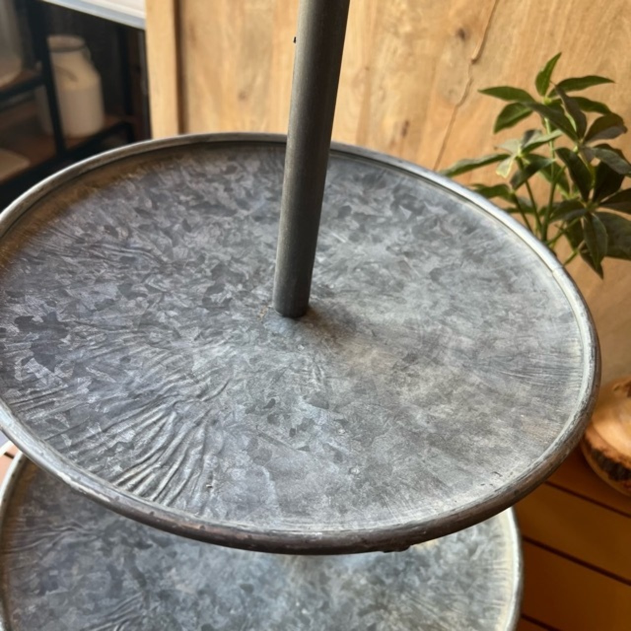 3-Tier Tin Tray　ブリキ3段トレイ　ブリキ　トレイ　アンティーク調　ディスプレイ