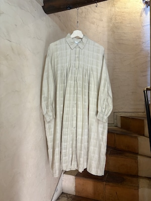 maison de soil | COTTON/SILK SELF FINE CHECK REGULAR COLLAR INVERTED PLEATED LONG SHIRTS-milky gray