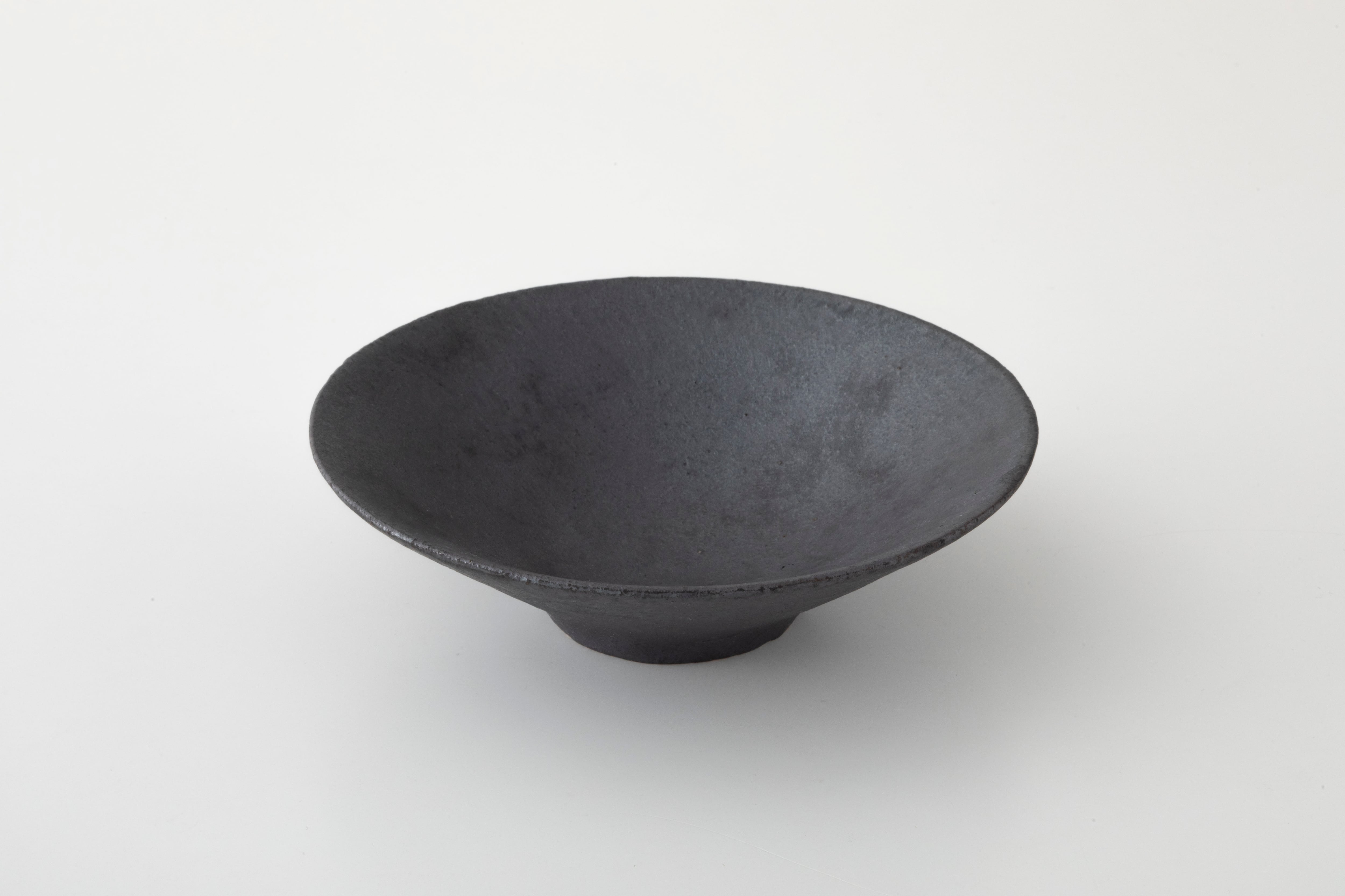 平鉢 (黒灰釉) / 田代 倫章 | Community Store TO SEE