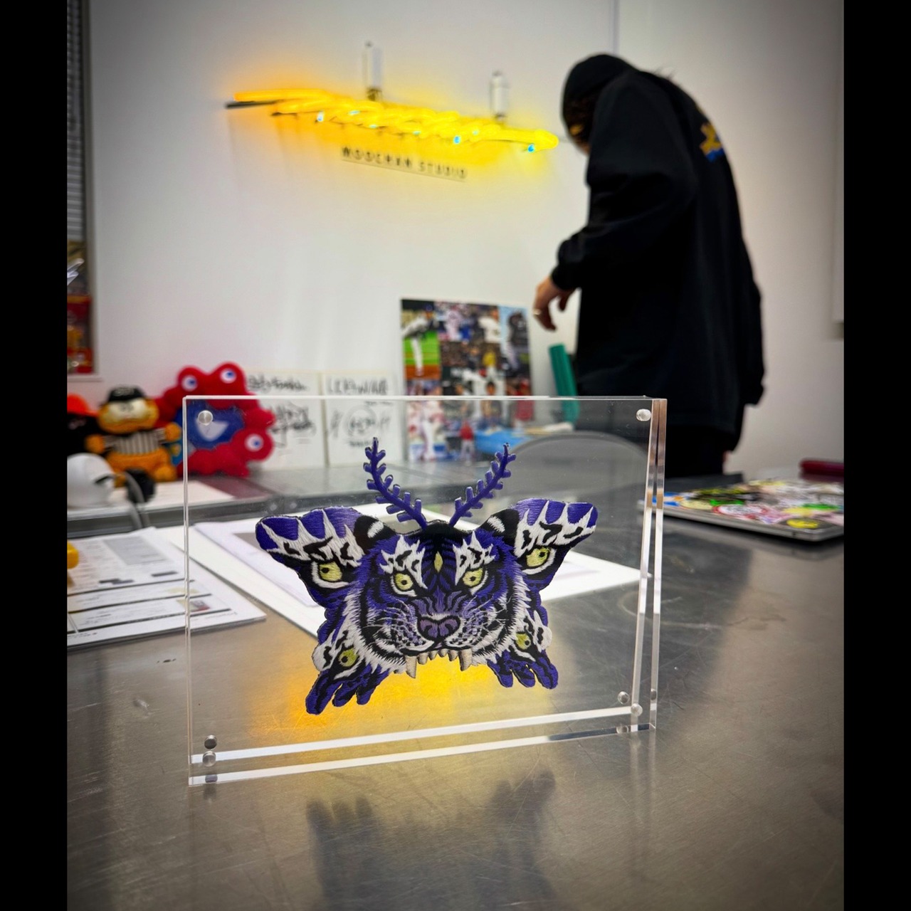 幻妖蛾虎刺繍アクリルスタンド