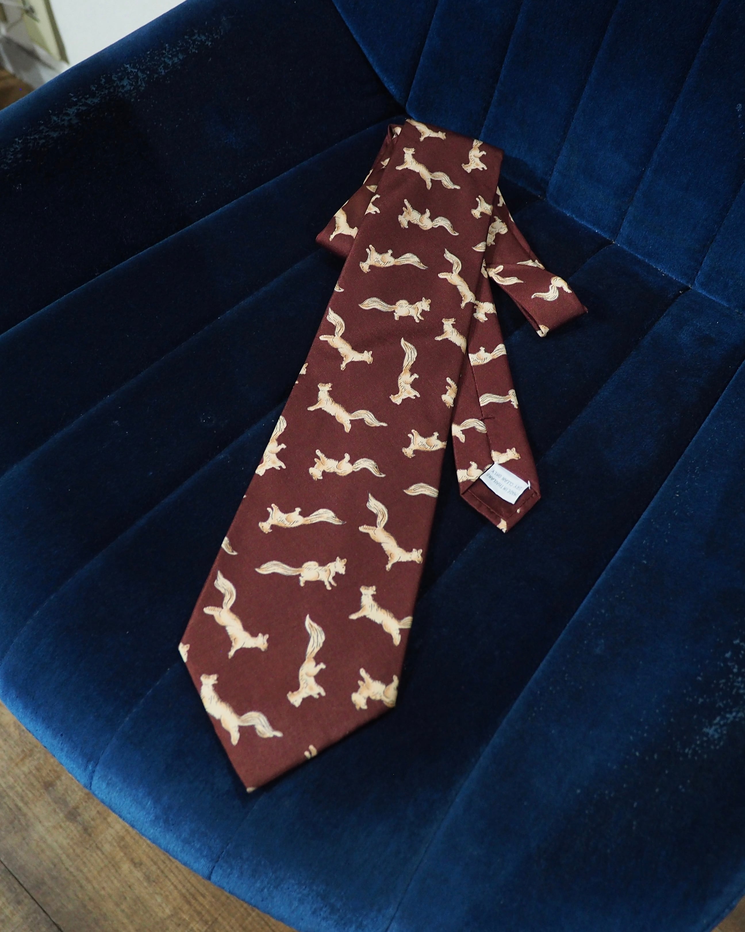" JIM THOMPSON " Cute Squirrel All Over Pattern Vintage Silk Tie