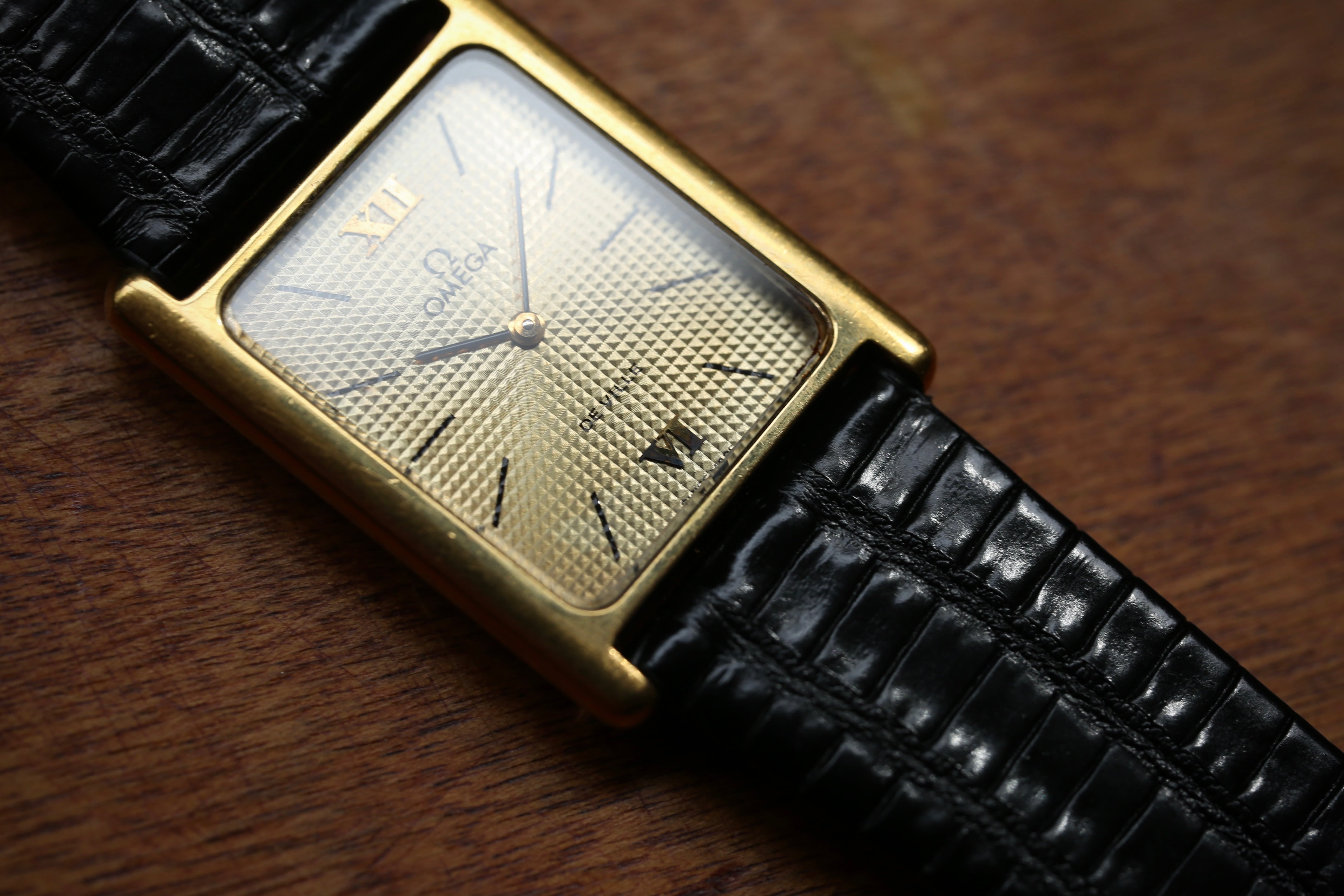 OMEGA】 1973年製 オメガ 『 デビル H型レクタンギュラー 』エンボス