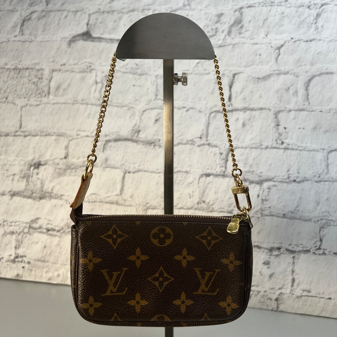 【最終処分SALE】LOUIS VUITTONルイ・ヴィトン ミニ･ポシェット･アクセソワール モノグラム レザー ハンドバッグ ブラウン A-12640
