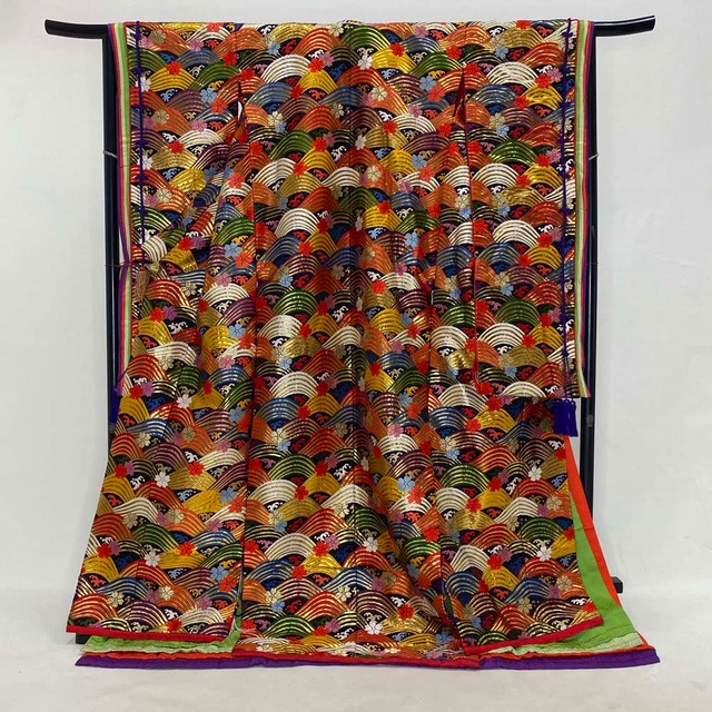 色打掛 正絹 鶴 刺繍 黒  打掛 Mサイズ 裄65.5 花嫁衣裳 婚礼 リサイクル 中古 ブライダル ウエディング 着物 4033