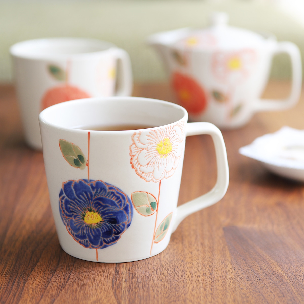 花かざり マグカップ（青・赤） 工房祥 ・菊祥陶器 波佐見焼 | にっ 