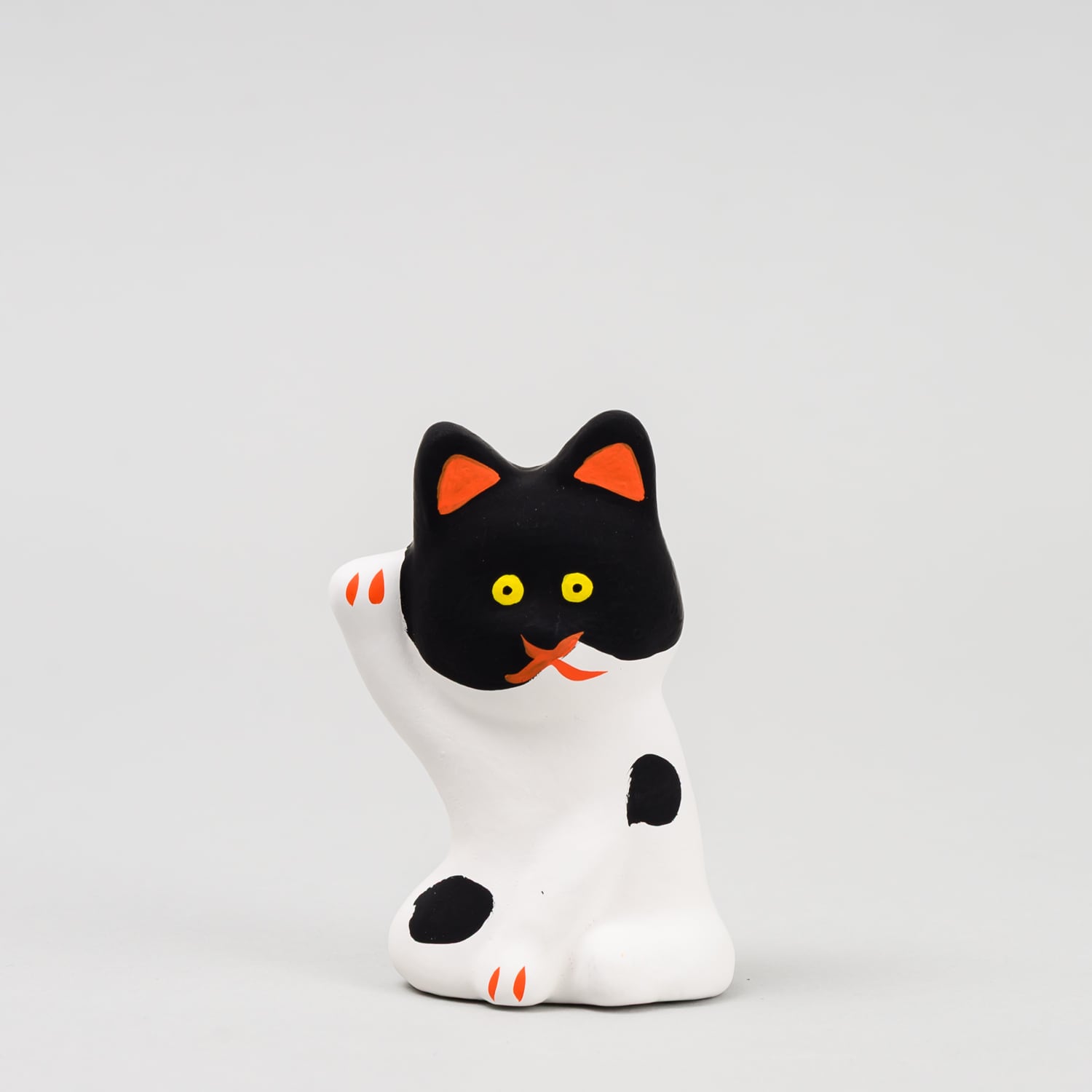 真坂人形 作品D 不貞腐れた招き猫/墨被り | TOKYO PiXEL. shop & gallery
