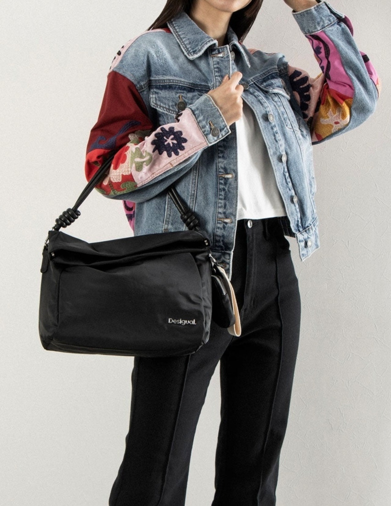 【Desigual】マルチポジションふかふかミドルバッグ