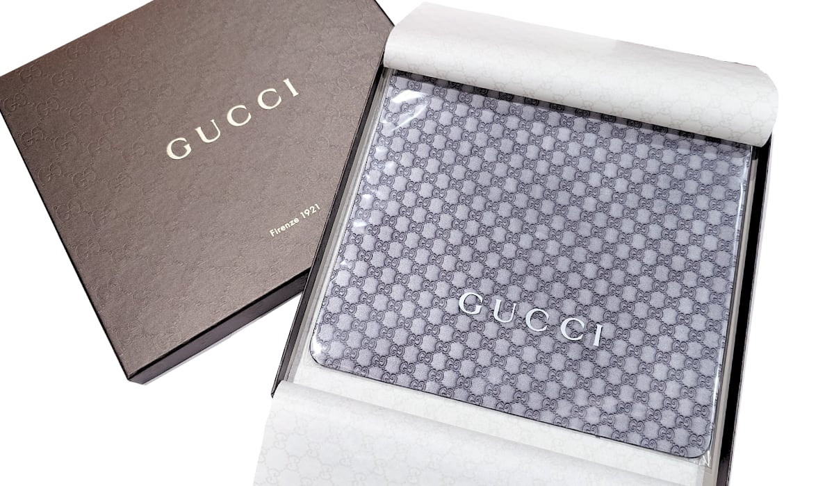 未使用GUCCI ボトルケース ネイビー GG 内部アルミ加工 未使用品
