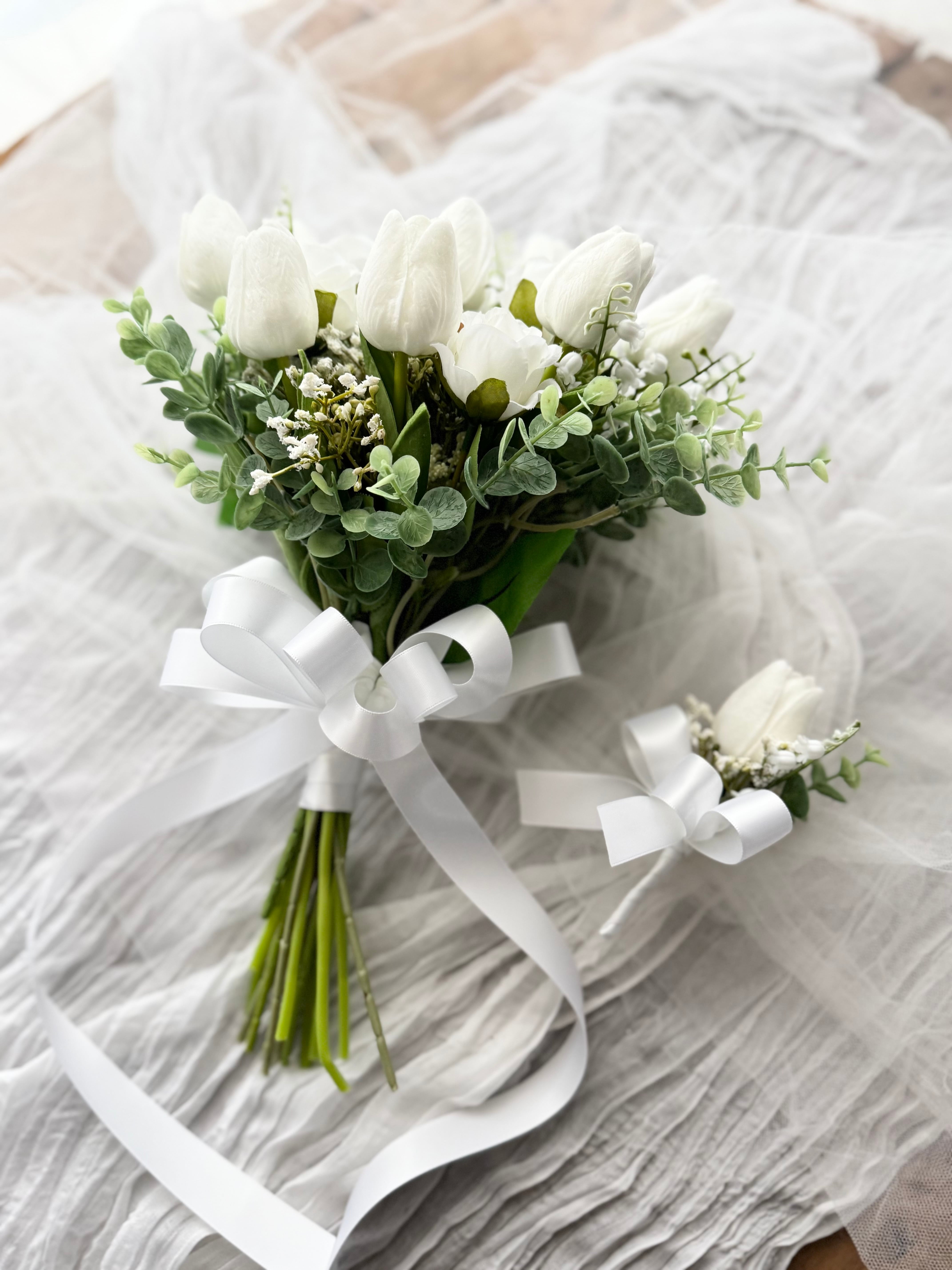 白チューリップ×スズランクラッチブーケ☆ | houkiboshi