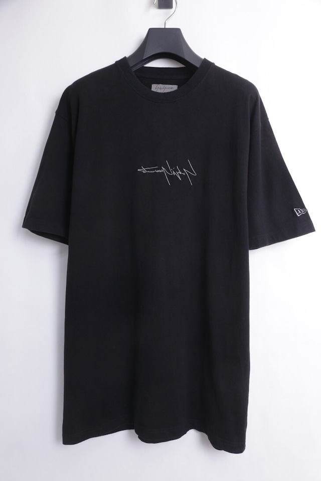 YOHJI YAMAMOTO × NEWERA EMBROIDERY LOGO TEE BLACK 6（XXL）42.5IJ0893