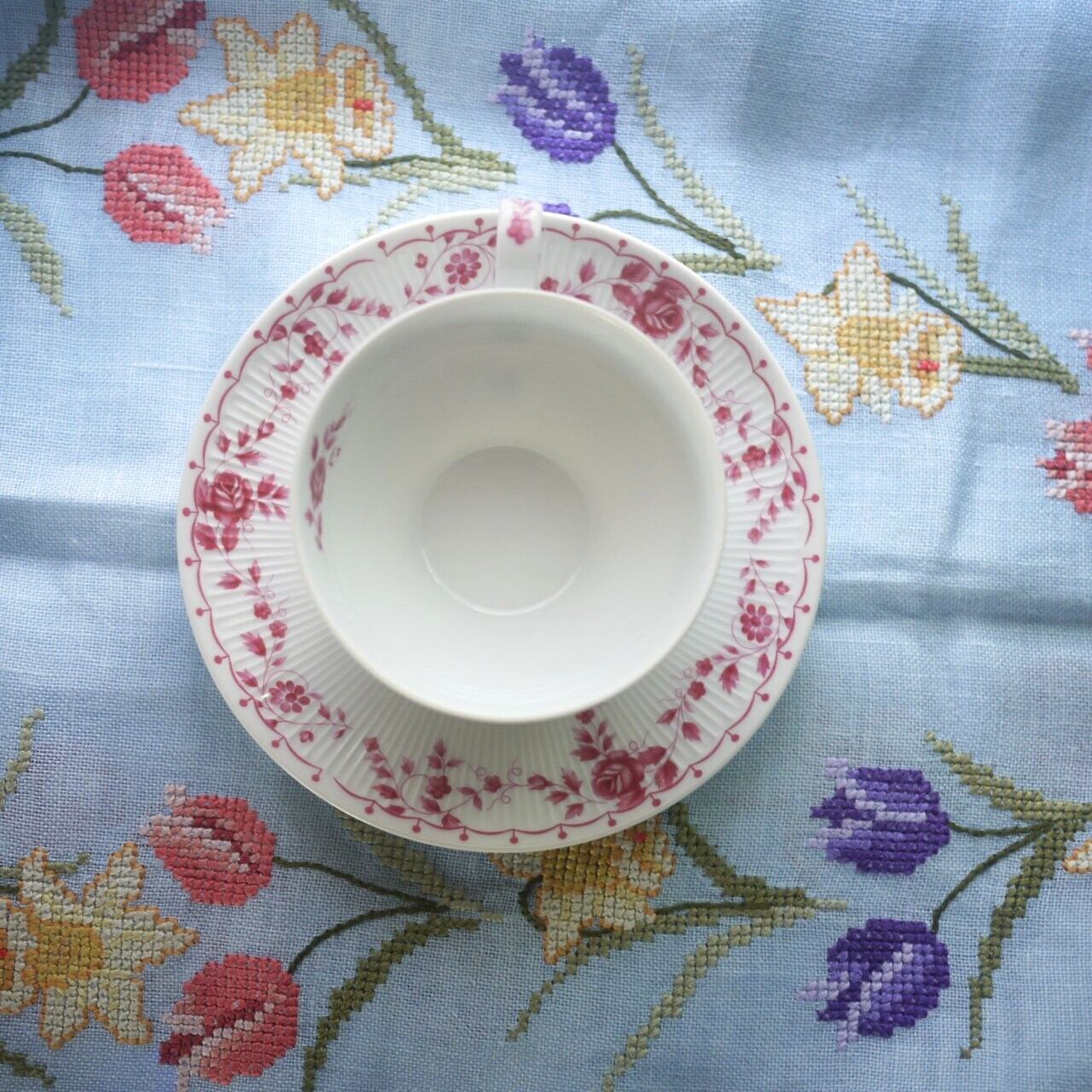 チューリップ刺繍 テーブルライナー センタークロス ドイツ