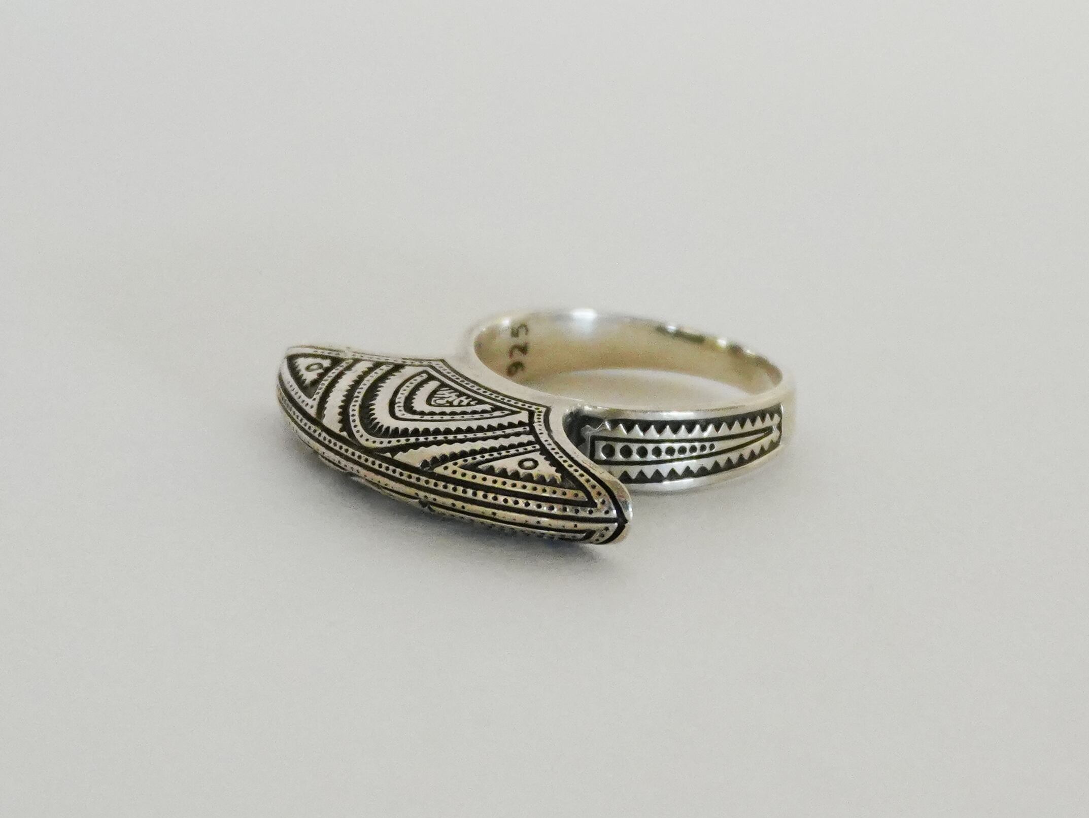 Sold Out】モロッコ 重層的三角模様 シルバーリング (トゥアレグ族