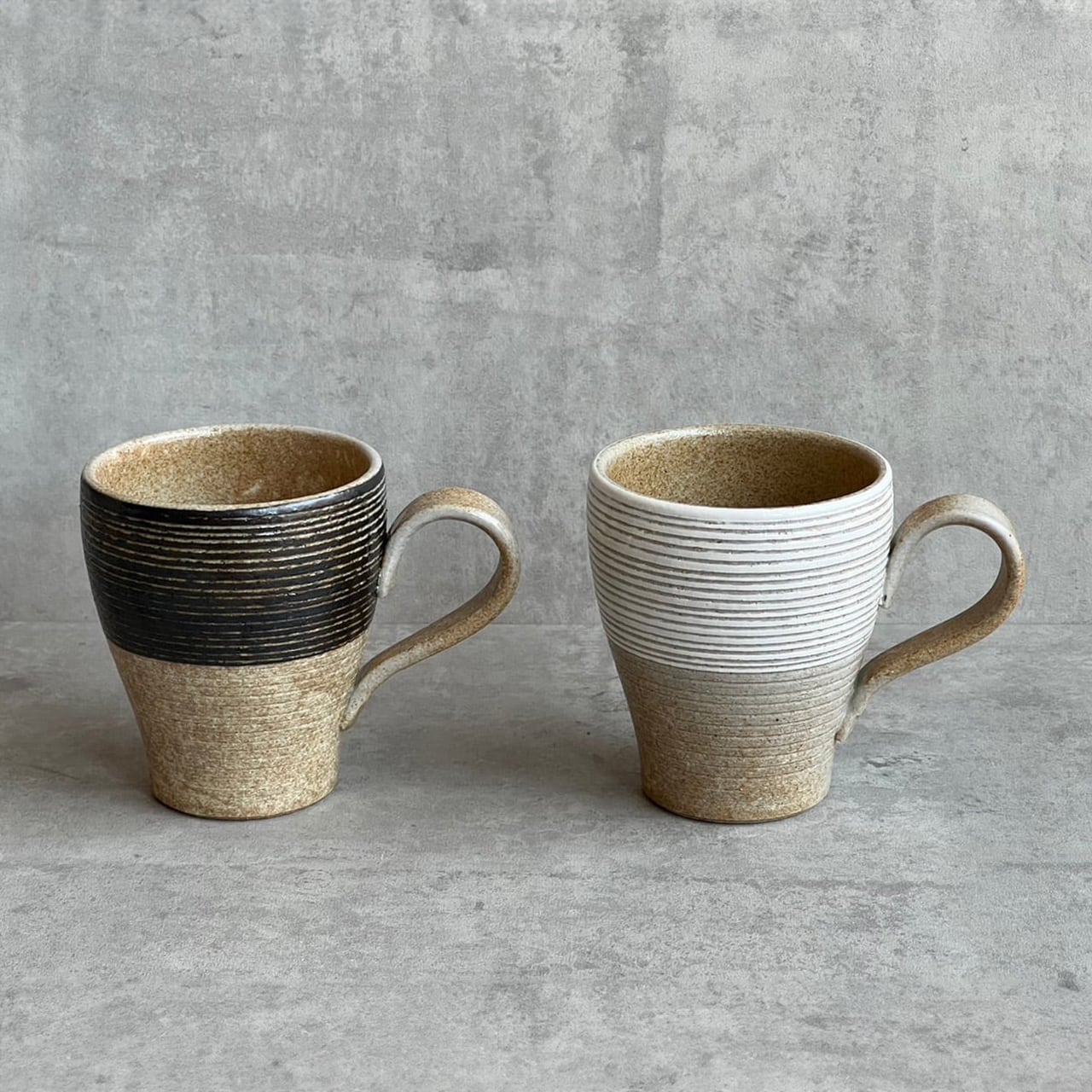 やまこ購入 A2326 こま筋彫マグ（白） | KANESAN1893