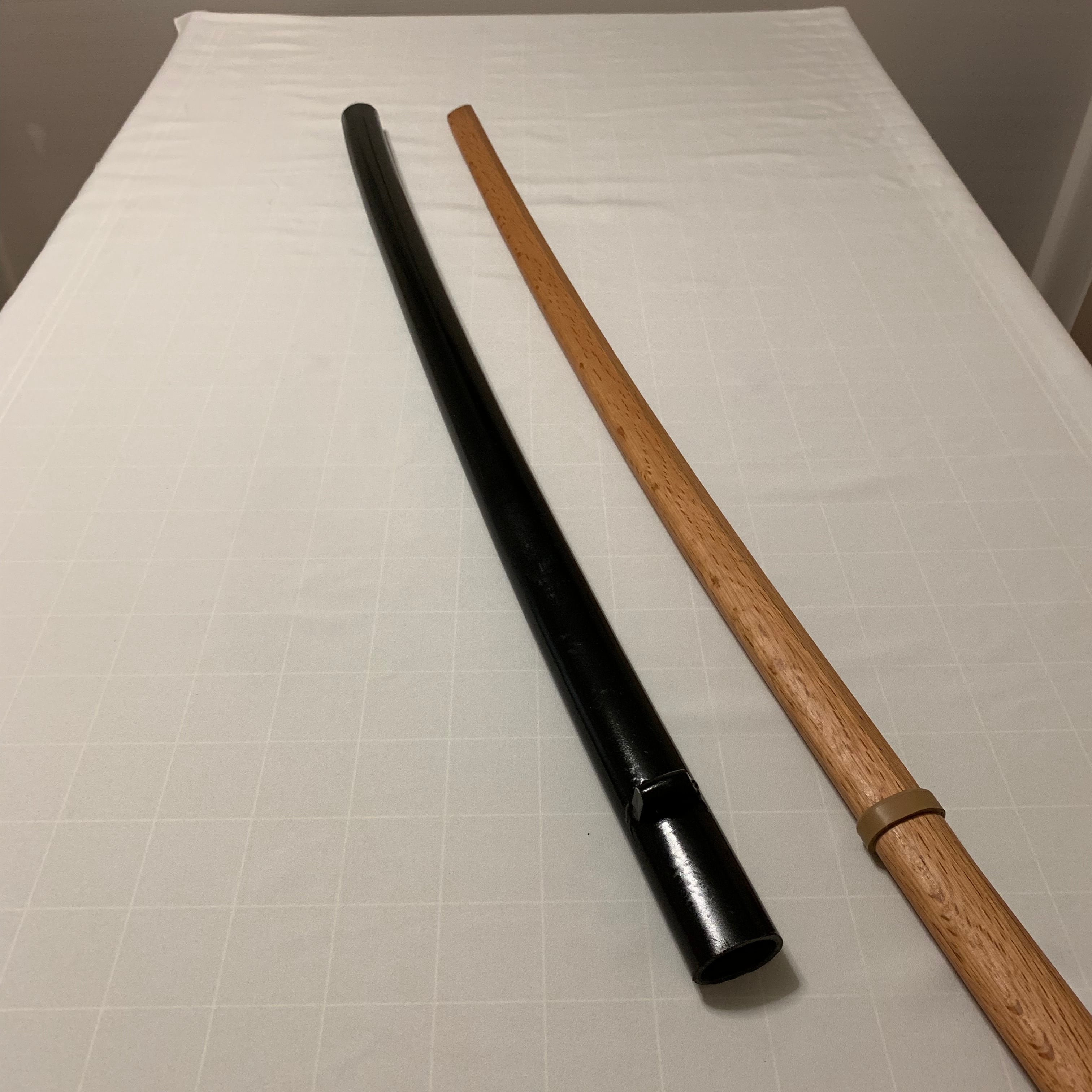 刀 黒色の布巻きハンドル付き 刀 黒色の布巻きハンドル付き