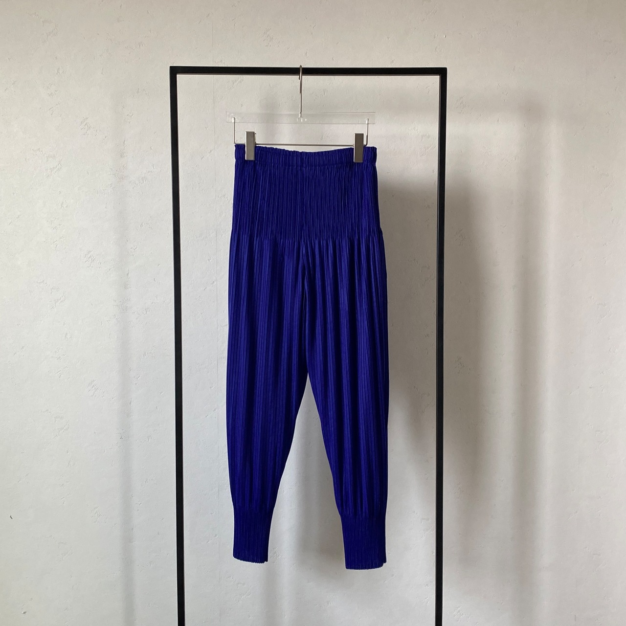 【受注予約：7月中旬入荷予定】tapered pleated 【PT】/blue